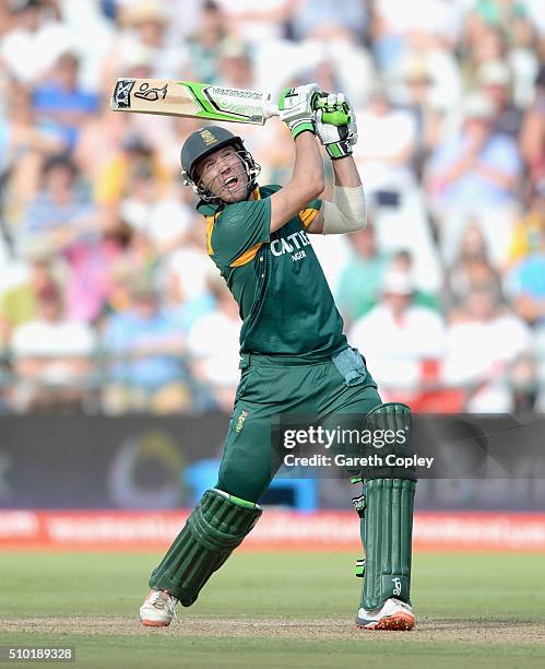 South Africa captain AB de Villiers bats during the 5th Momentum ODI match between South Africa and England at Newlands Stadium on February 14, 2016...