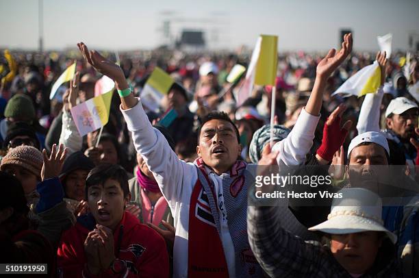People sings during a mass at Ecatepec on February 14, 2016 in Ecatepec, Mexico. Pope Francis is on a five-day visit in Mexico from February 12 to 17...