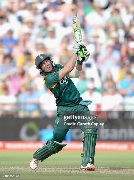 South Africa captain AB de Villiers bats during the 5th Momentum ODI match between South Africa and England at Newlands Stadium on February 14, 2016...