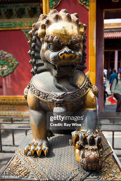 beijing walk - bronze statue stock pictures, royalty-free photos & images