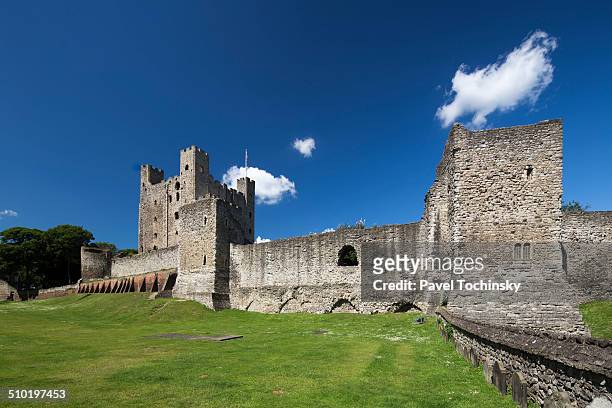12th centrury rochester castle keep tower, england - castelo de rochester imagens e fotografias de stock