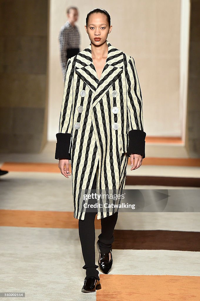 Victoria Beckham - Runway RTW - Fall 2016 - New York Fashion Week