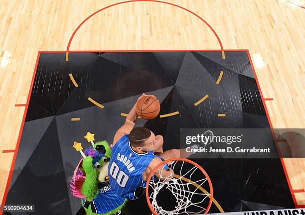 Aaron Gordon of the Orlando Magic goes up for the dunk during the Verizon Slam Dunk Contest as part of the 2016 NBA All Star Weekend on February 13,...