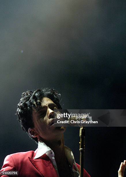 Prince performs at the 10th Anniversary Essence Music Festival at the Superdome on July 2, 2004 in New Orleans, Louisiana.