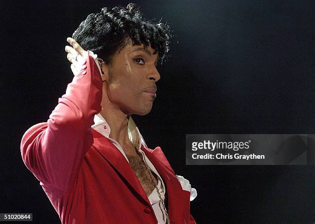 Prince performs at the 10th Anniversary Essence Music Festival at the Superdome on July 2, 2004 in New Orleans, Louisiana.