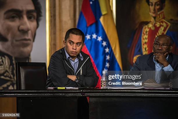 Luis Salas, Venezuela's economy minister, left, and Aristobulo Isturiz, Venezuela's vice president, attend a meeting at the presidential palace in...