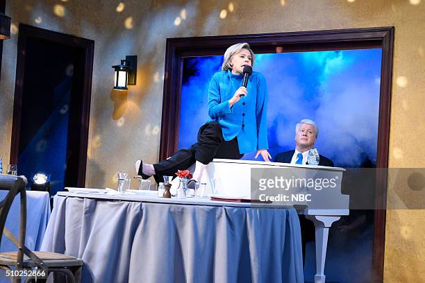 Melissa McCarthy" Episode 1696 -- Pictured: Kate McKinnon as Hillary Clinton and Darrell Hammond as Bill Clinton during the "Hillary for President...