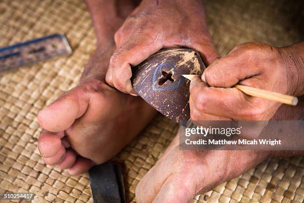 a class carving coconuts into jewelry - skulptur kunsthandwerkliches erzeugnis stock-fotos und bilder