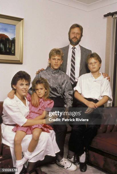 HOME PORTRAIT OF LINDY CHAMBERLAIN WITH HUSBAND MICHAEL CHAMBERLAIN ELDERST SON AIDAN LEIGH, 2ND SON REAGAN MICHAEL AND HER DAUGHTER KAHLIA SHONELL...