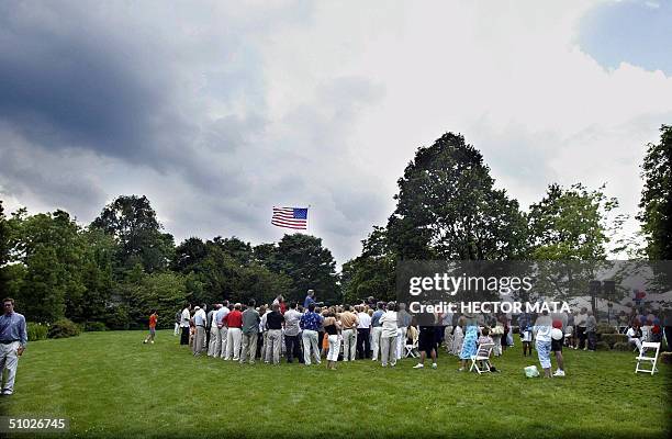 Democratic presidential candidate John Kerry delivers a speech at a barbecue with supporters and polical personalities at his wife Teresa's Rosemont...