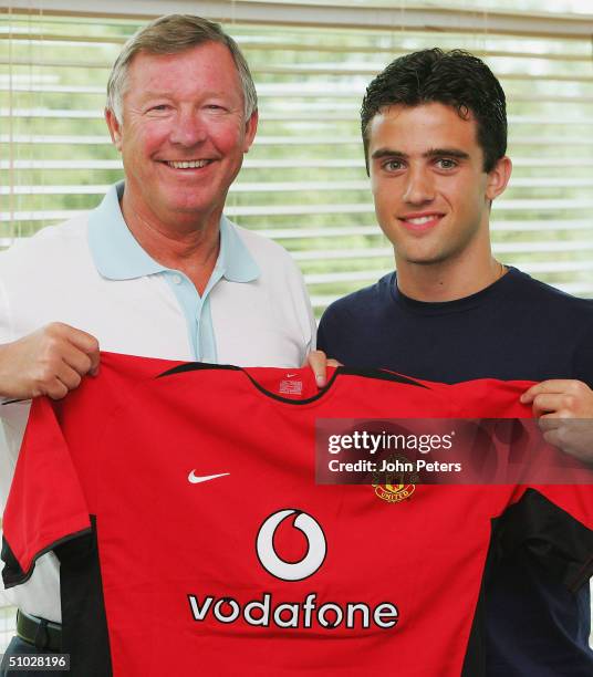 Giuseppe Rossi poses with Sir Alex Ferguson of Manchester United after signing for Manchester United on July 6, 2004 at Carrington Training Ground in...