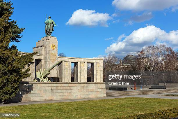 berlin - soviet war memorial - artillery reichstag bildbanksfoton och bilder