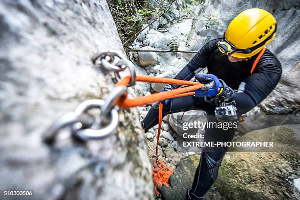 cable de sistema de seguridad - rápel fotografías e imágenes de stock