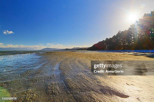 sun rays over farewell spit, new zealand - puponga stock pictures, royalty-free photos & images