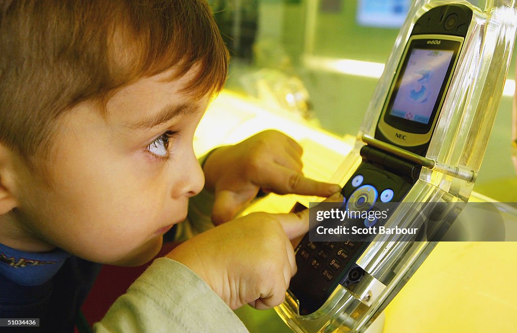 '3' network mobile phone