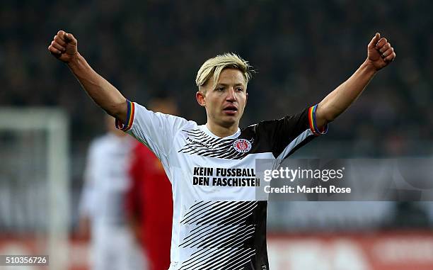 Marc Rzatkowski of St. Pauli celebrates after the second Bundesliga match between FC St. Pauli and RB Leipzig at Millerntor Stadium on February 12,...