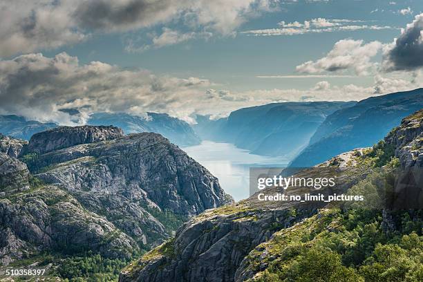 lysefjorden - fjord stockfoto's en -beelden