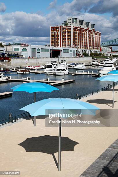 urban beach in old port - montreal - montreal city stockfoto's en -beelden