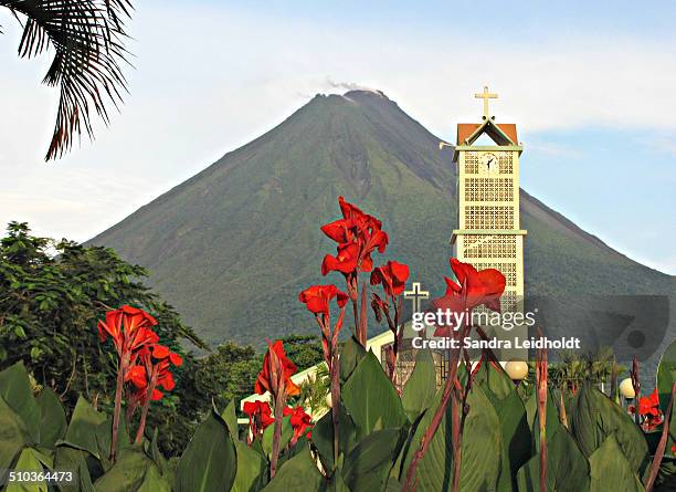 arenal volcano in la fortuna - arenal volcano national park stock pictures, royalty-free photos & images