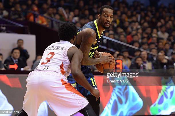 Eugene Jeter of Shandong Golden Stars defends against Justin Carter of Guangdong Southern Tigers during the Chinese Basketball Association 15/16...