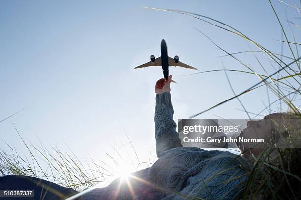 teenage girl holding model aeroplane - airplane take off stock-fotos und bilder