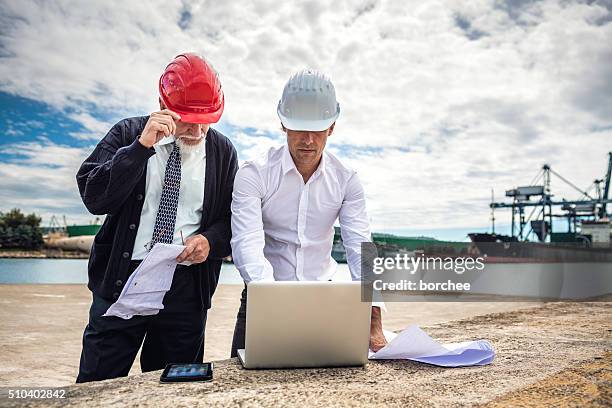 commercial dock workers - marine engineering stock pictures, royalty-free photos & images