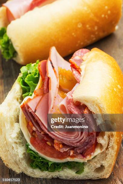 sándwich de italiano - bocadillo submarino fotografías e imágenes de stock
