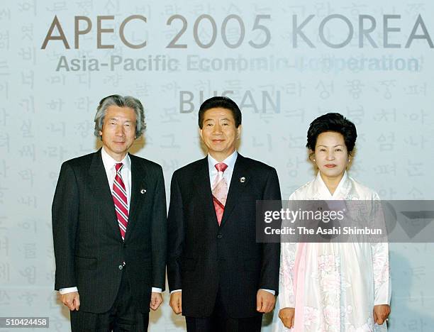 Japanese Prime Minister Junichiro Koizumi, South Korean President Roh Moo hyun and his wife Kwon Yang-sook pose for photographs prior to the welcome...