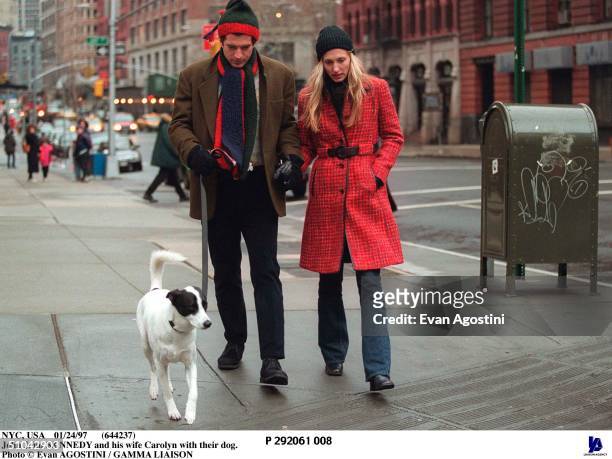 Nyc, Usa 01/24/97 John John Kennedy And His Wife Carolyn With Their Dog.