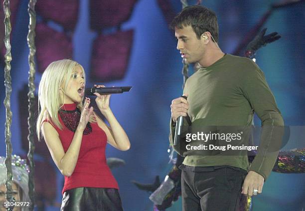 Christina Aguilera And Enrique Iglesias Perform Together During The Half-Time Show Of Super Bowl Xxxiv Between The St. Louis Rams And The Tennessee...