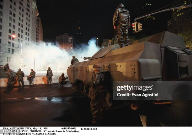 Usa, New York City, May 14, 1998 After "King Kong", "Godzilla" Wreaks Havoc In Manhattan.