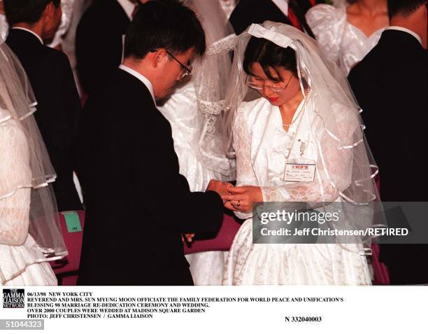 Marriage Reverant Moon 247 Reverend Moon Stock Photos, High-Res Pictures, and Images - Getty ...