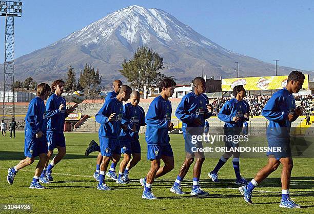 Brazilian soccer players exercise during a training session, 09 July 2004, at the Melgar stadium on the foothills of the El Misti volcano in...