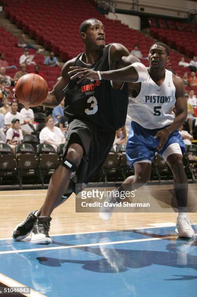 Gerald Wallace of the Charlotte Bobcats drives to the basket against Rickey Paulding of the Detroit Pistons during the 2004 Summer League on July 10,...