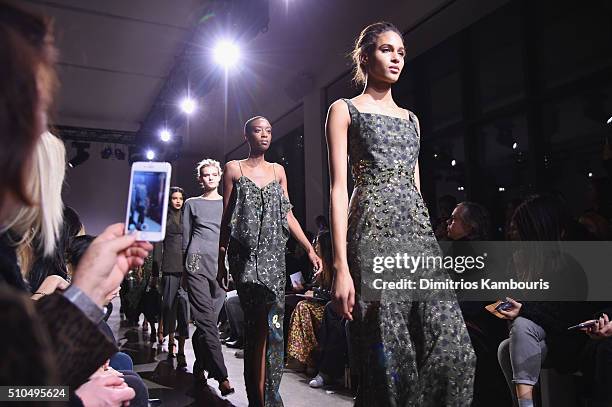 Models walk the runway during the Zac Posen Fall 2016 fashion show during New York Fashion Week at Spring Studios on February 15, 2016 in New York...