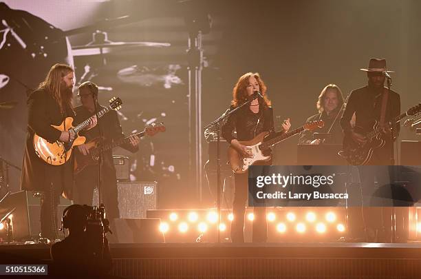 Musicians Chris Stapleton, Bonnie Raitt and Gary Clark Jr. Perform a tribute to the late B.B. King onstage during The 58th GRAMMY Awards at Staples...