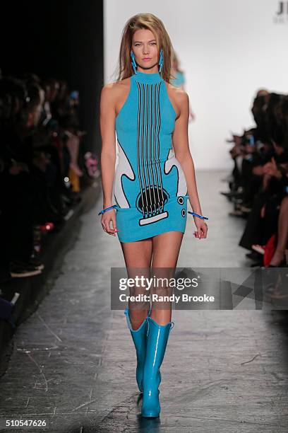 Model Karlie Kloss walks the runway wearing Jeremy Scott Fall 2016 during the Jeremy Scott fashion show at The Arc, Skylight at Moynihan Station on...