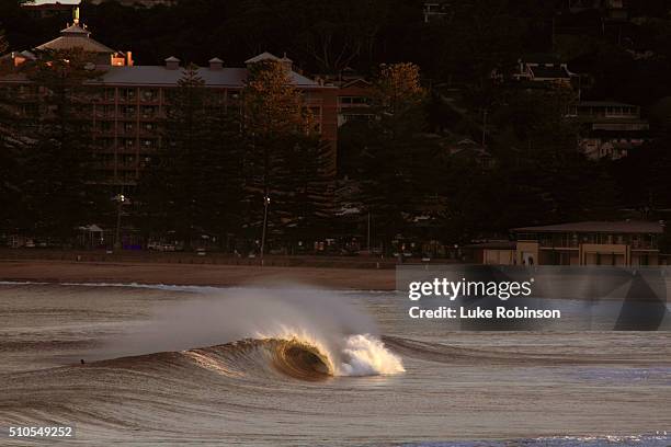 perfect waves at terrigal - central coast stock pictures, royalty-free photos & images