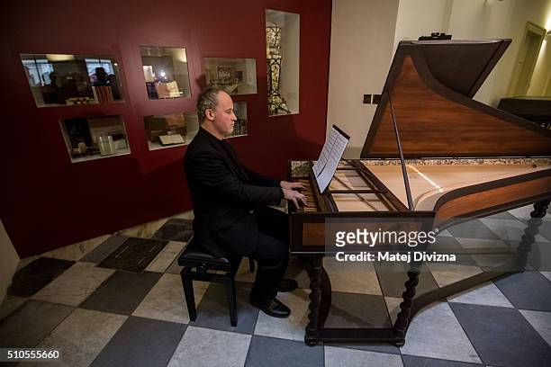 Cembalo player Lukas Vendl performs the cantata 'Per la Ricuperata Salute di Offelia' created by composers Wolfgang Amadeus Mozart and Antonio...