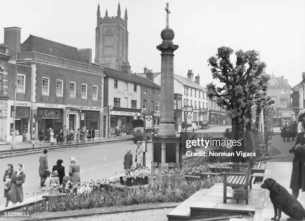 East Grinstead High Street, West Sussex, June 1950. In the foreground is the war memorial, and in the background, the spire of the parish church.