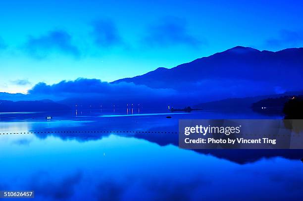 dawn at sun moon lake - sun moon lake stock pictures, royalty-free photos & images