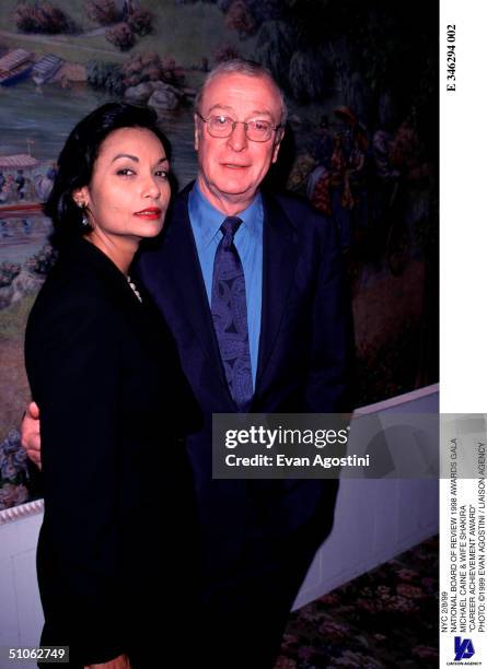 Nyc 2/8/99 National Board Of Review 1998 Awards Gala Michael Caine & Wife Shakira "Career Achievement Award"