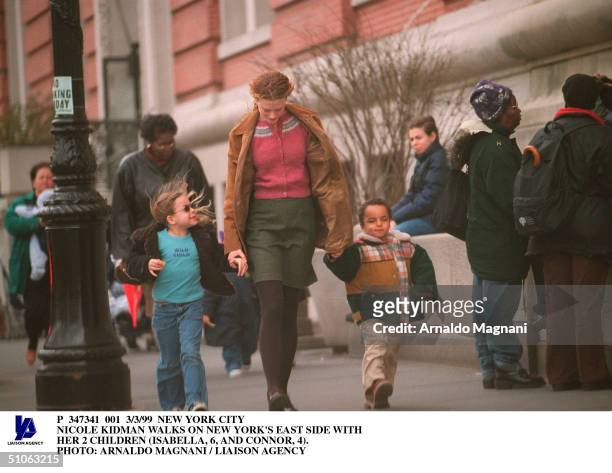 New York City Nicole Kidman Walks On New York's East Side With Her 2 Children .