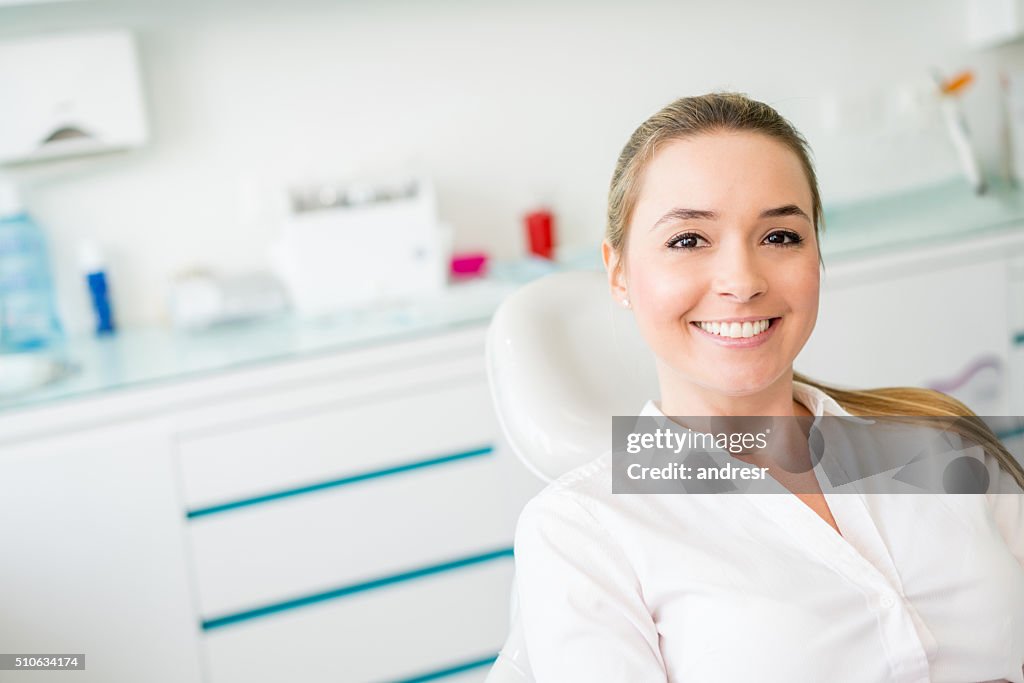 Donna presso il dentista