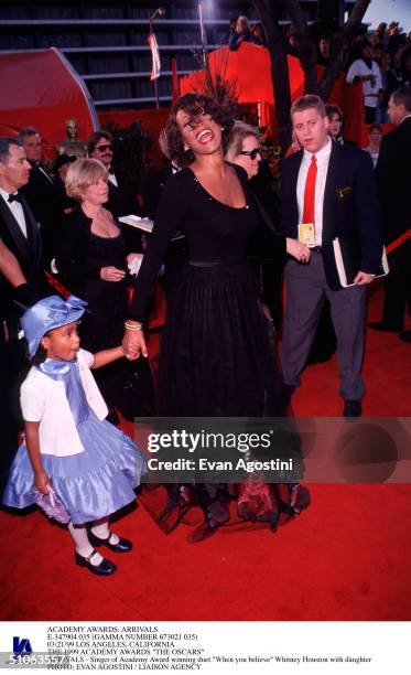 Arrivals E-347904 035 03/21/99 Los Angeles, California The 1999 Academy Awards "The Oscars" Arrivals - Singer Of Academy Award Winning Duet "When You...