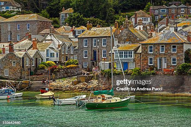 mousehole, cornwall, united kingdom - ネズミの穴 ストックフォトと画像