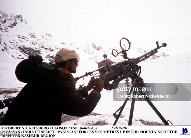 Pakistan / India Conflict : Pakistani Forces 5000 Metres Up In The Mountains Of The Disputed Kashmir Region