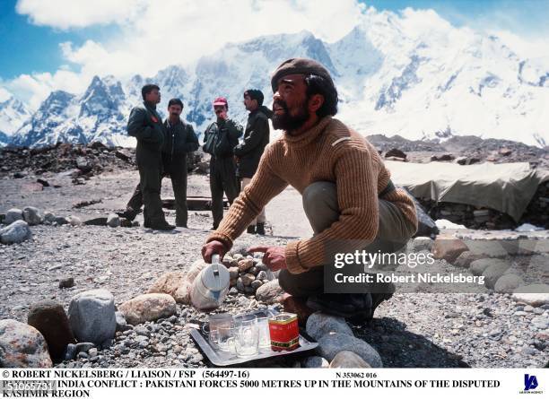 Pakistan / India Conflict : Pakistani Forces 5000 Metres Up In The Mountains Of The Disputed Kashmir Region