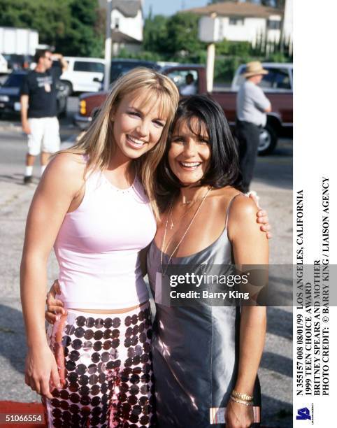 Los Angeles, California 1999 Teen Choice Award Britney Spears And Mother