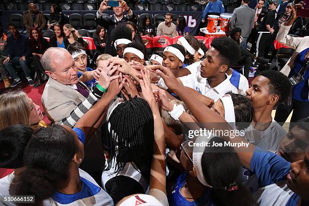 Martin Dempsey huddles with kids from the NBA Jr clinic during the Taco Bell Skills Challenge as part of NBA All-Star 2016 on February 13, 2016 at...